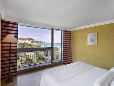 له مریدین نایس