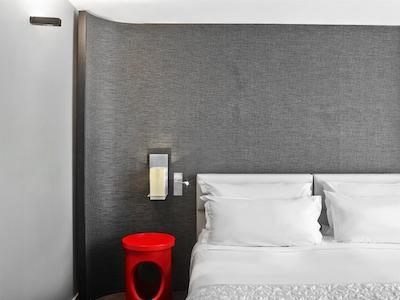 له مریدین نایس