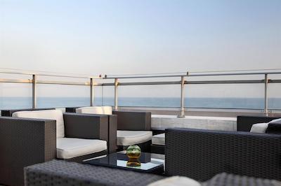 له مریدین نایس