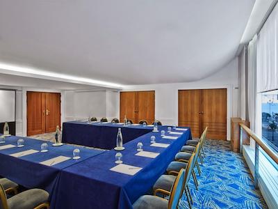 له مریدین نایس