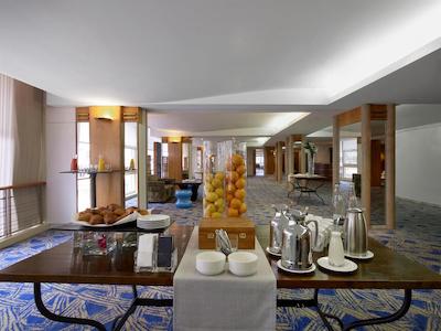 له مریدین نایس