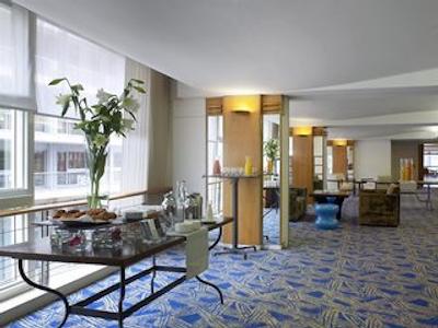 له مریدین نایس