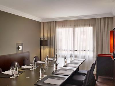 له مریدین نایس