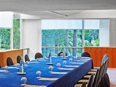 له مریدین نایس