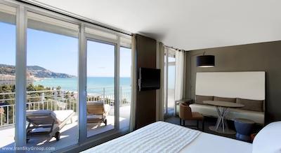 له مریدین نایس