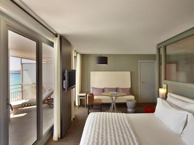 له مریدین نایس