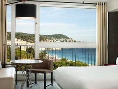 له مریدین نایس