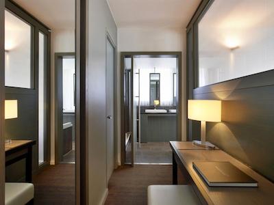 له مریدین نایس