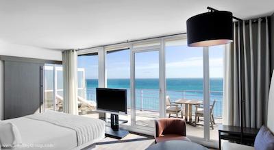 له مریدین نایس