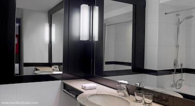 له مریدین نایس