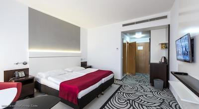 پارکهتل پراها