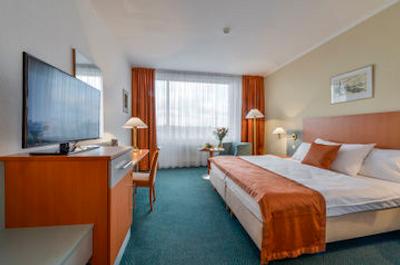 پارکهتل پراها