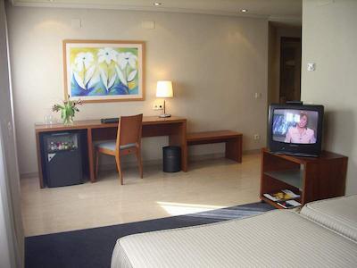 هتل سیلکن تور گاردن