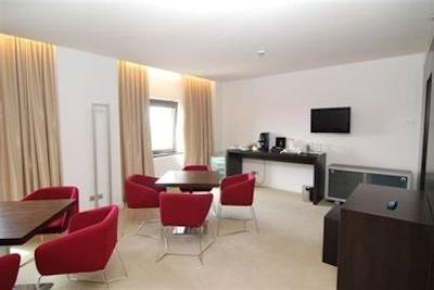 رامادا پلازا بخارست کنونشن سنتر