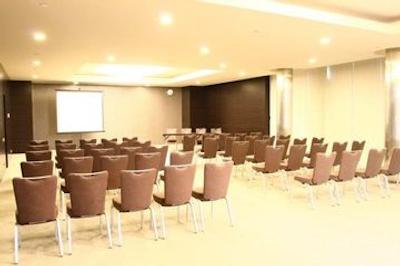 رامادا پلازا بخارست کنونشن سنتر