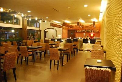 د هریتیج ویلیج کلاب