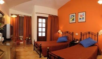 د هریتیج ویلیج کلاب