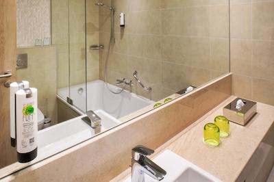 هالیدی این فرانکفورت ایرپورت