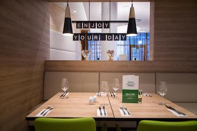 هالیدی این فرانکفورت ایرپورت