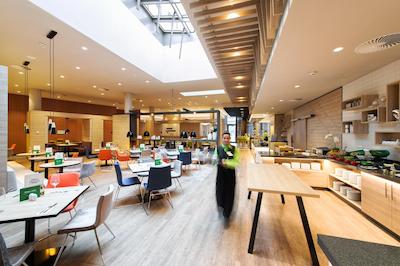 هالیدی این فرانکفورت ایرپورت