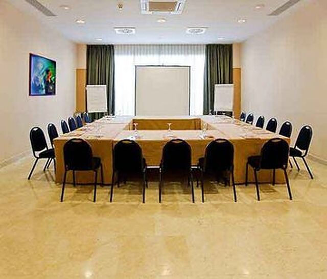 آیبیس مادرید آلکوبنداس