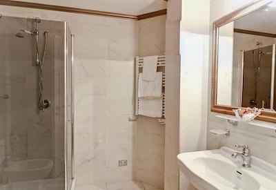 گرند هتل پوچینی