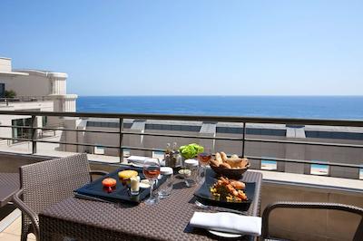 حیات ریجنسی نیس پالاس دی لا مدیترانه