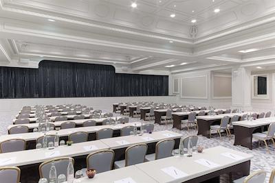 حیات ریجنسی نیس پالاس دی لا مدیترانه