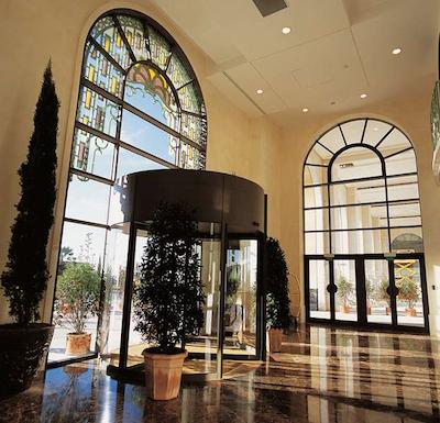 حیات ریجنسی نیس پالاس دی لا مدیترانه