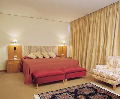 ان اچ کالکشن مادرید اوربیلدینگ