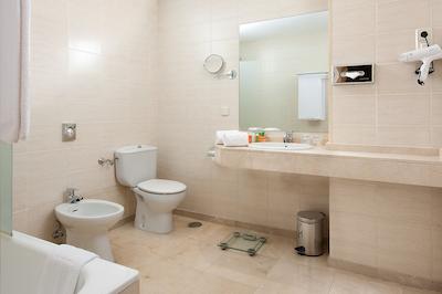 ان اچ کالکشن مادرید اوربیلدینگ