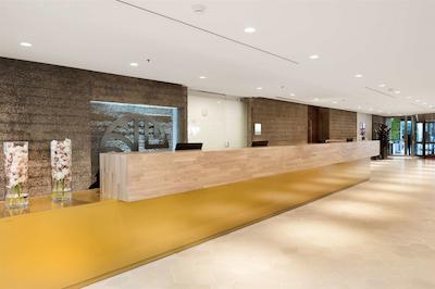 ان اچ کالکشن مادرید اوربیلدینگ