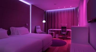 ان اچ کالکشن مادرید اوربیلدینگ