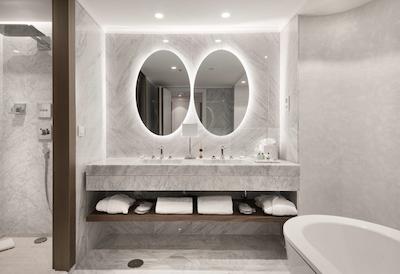 ان اچ کالکشن مادرید اوربیلدینگ