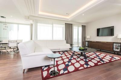 ان اچ کالکشن مادرید اوربیلدینگ