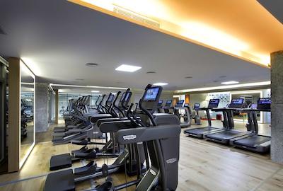 ان اچ کالکشن مادرید اوربیلدینگ