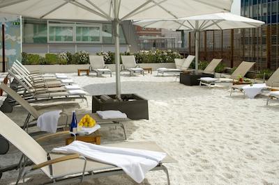 ان اچ کالکشن مادرید اوربیلدینگ