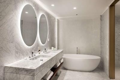 ان اچ کالکشن مادرید اوربیلدینگ