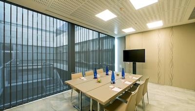 ان اچ کالکشن مادرید اوربیلدینگ