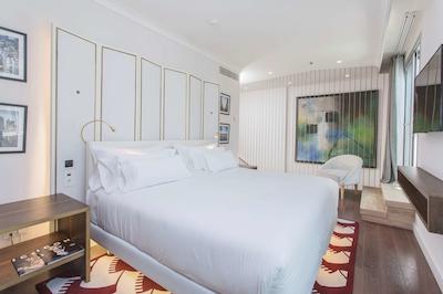 ان اچ کالکشن مادرید اوربیلدینگ