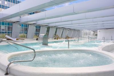 ان اچ کالکشن مادرید اوربیلدینگ