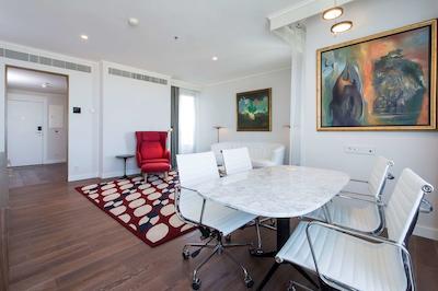 ان اچ کالکشن مادرید اوربیلدینگ