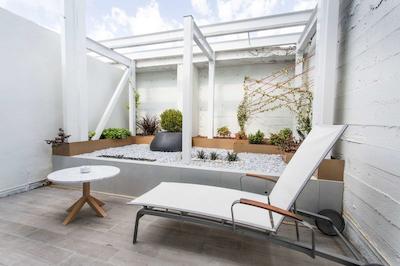 ان اچ کالکشن مادرید اوربیلدینگ