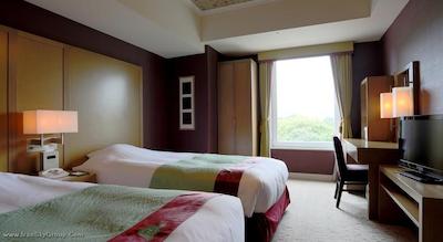 مانتری آکاساکا