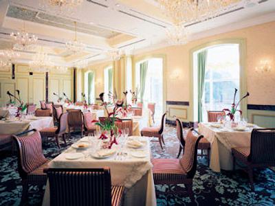 مانتری آکاساکا