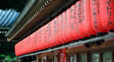 مانتری آکاساکا