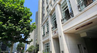 مانتری آکاساکا