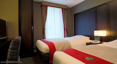 مانتری آکاساکا