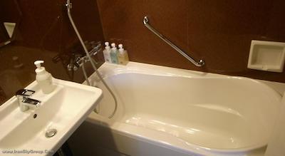 مانتری آکاساکا