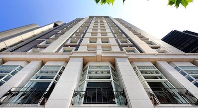 مانتری آکاساکا